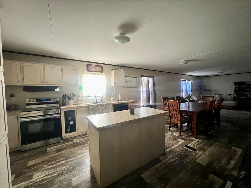 806 S 3rd Street 6, Grandview, TX 76050 — photo 5