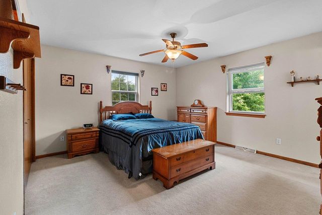 W9322 OAKWOOD DRIVE, Hortonville, WI 54944
