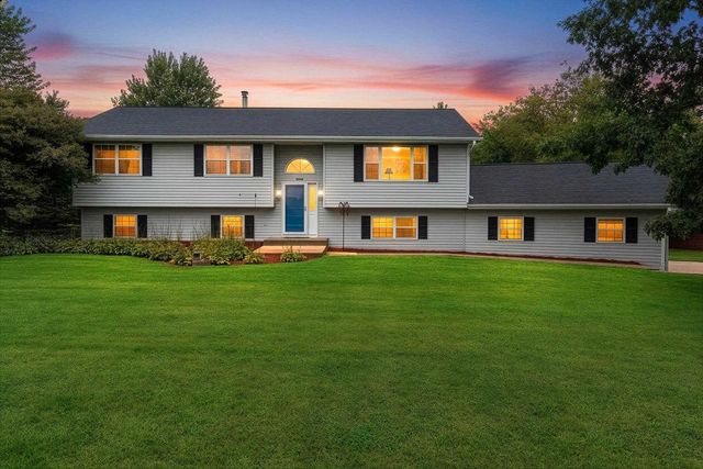 W9322 OAKWOOD DRIVE, Hortonville, WI 54944