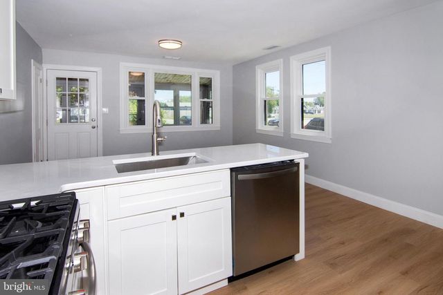 30 PINETREE DR, Villas, NJ 08251