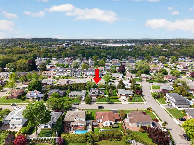5 Joseph Court, Syosset, NY 11791