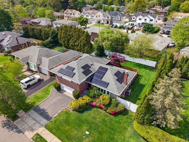 5 Joseph Court, Syosset, NY 11791
