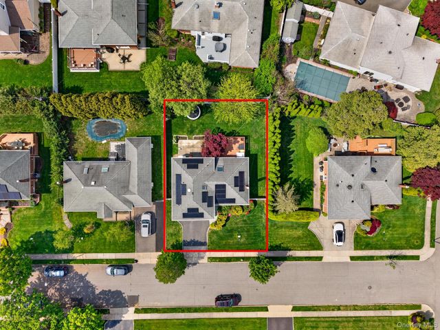 5 Joseph Court, Syosset, NY 11791