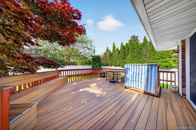 5 Joseph Court, Syosset, NY 11791