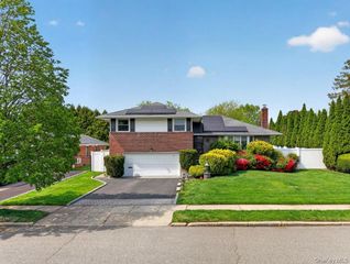 5 Joseph Court, Syosset, NY 11791