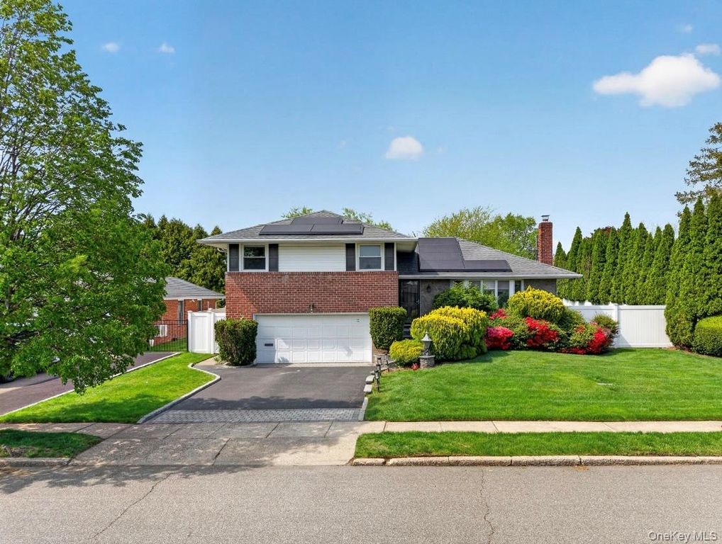 5 Joseph Court, Syosset, NY 11791