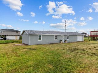 515 Thunder Road, Surfside Beach, TX 77541