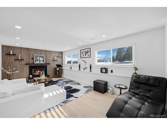 9232 N Surrey Dr, Castle Rock, CO 80108