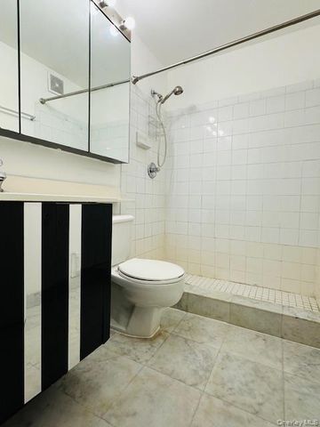 147-20 35 Avenue 2F, Flushing, NY 11354