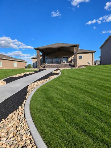 3709 Bay Shore Bend SE, Mandan, ND 58554 property photo