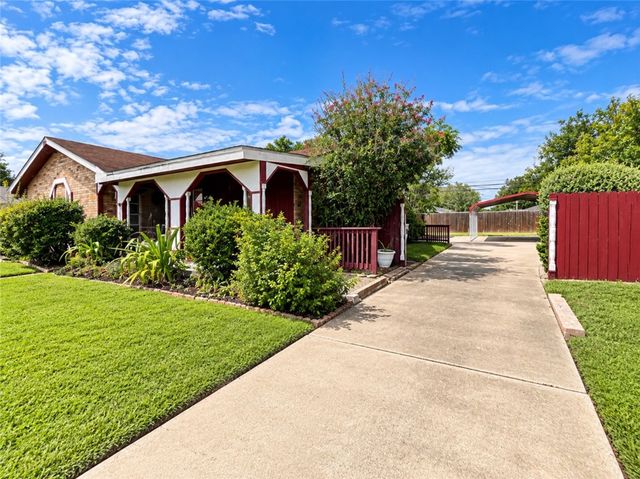 6105 Pebble Beach Dr, Corpus Christi, TX 78413