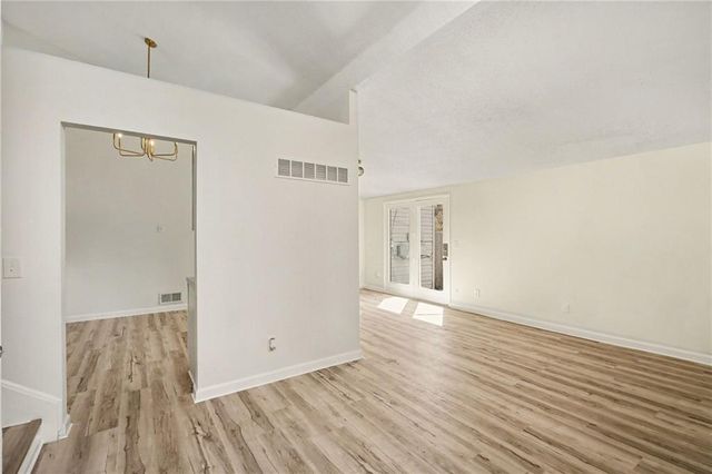 11218-11220 College Avenue, Kansas City, MO 64137