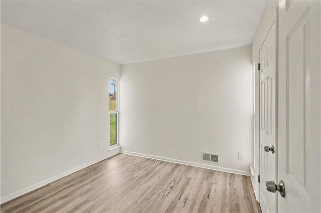 11218-11220 College Avenue, Kansas City, MO 64137