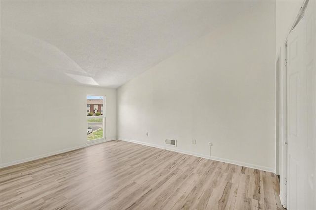 11218-11220 College Avenue, Kansas City, MO 64137