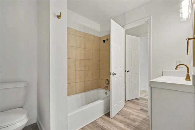 11218-11220 College Avenue, Kansas City, MO 64137