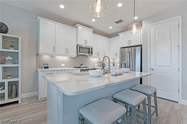 2555 Seychelles DR 407, Naples, FL 34112