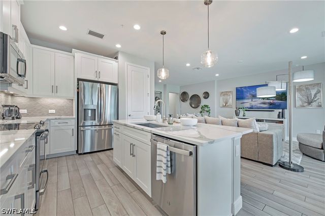 2555 Seychelles DR 407, Naples, FL 34112
