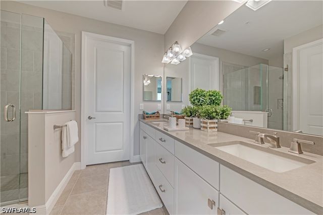2555 Seychelles DR 407, Naples, FL 34112