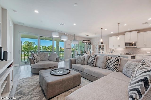 2555 Seychelles DR 407, Naples, FL 34112