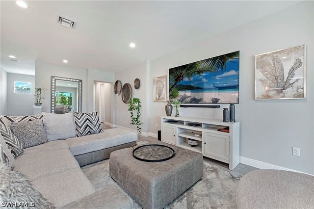 2555 Seychelles DR 407, Naples, FL 34112