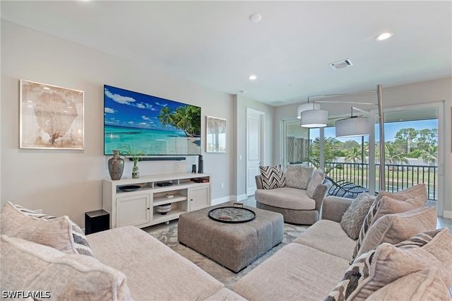 2555 Seychelles DR 407, Naples, FL 34112