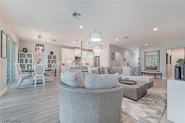 2555 Seychelles DR 407, Naples, FL 34112