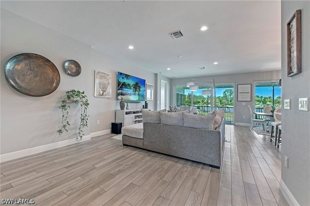 2555 Seychelles DR 407, Naples, FL 34112