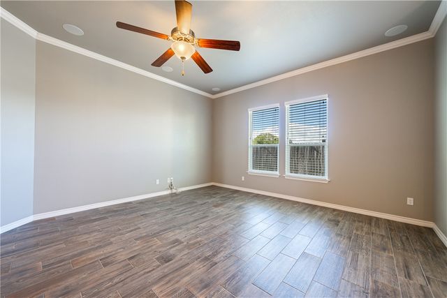 420 Gulfton Dr, Portland, TX 78374