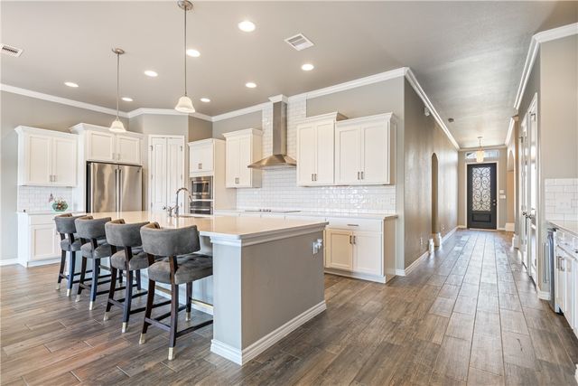 420 Gulfton Dr, Portland, TX 78374