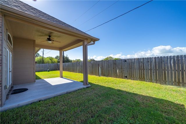 420 Gulfton Dr, Portland, TX 78374