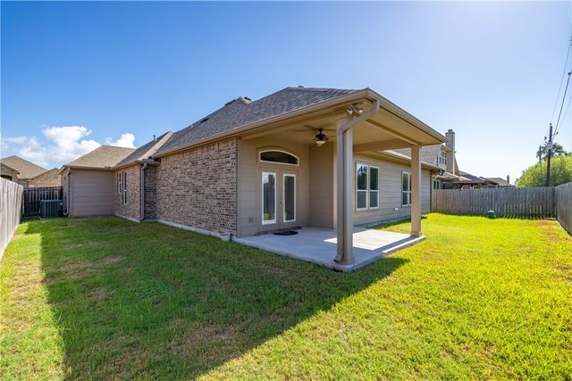 420 Gulfton Dr, Portland, TX 78374