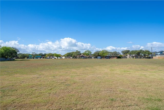 420 Gulfton Dr, Portland, TX 78374