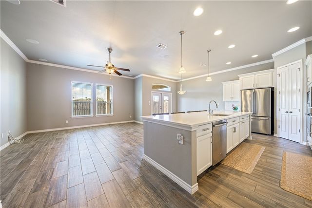 420 Gulfton Dr, Portland, TX 78374