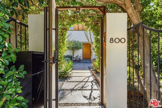 800 N Orlando Avenue, Los Angeles, CA 90069