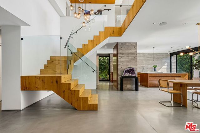 800 N Orlando Avenue, Los Angeles, CA 90069