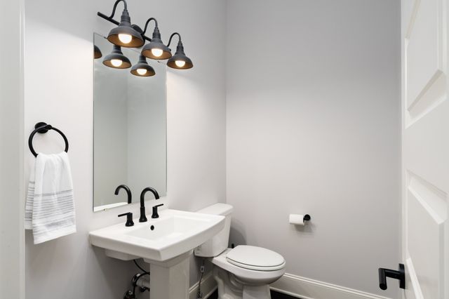 7567 Hallows Dr, Nashville, TN 37221