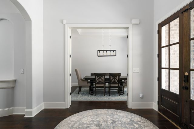 7567 Hallows Dr, Nashville, TN 37221