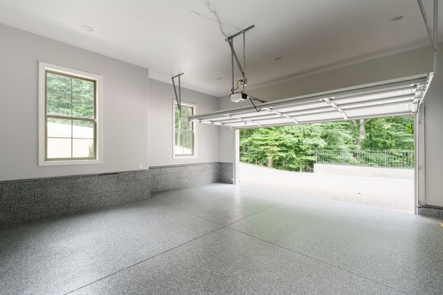 7567 Hallows Dr, Nashville, TN 37221