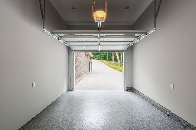 7567 Hallows Dr, Nashville, TN 37221