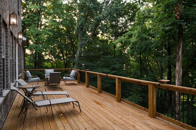 7567 Hallows Dr, Nashville, TN 37221