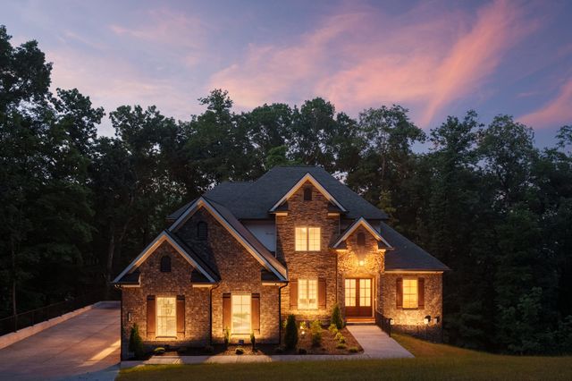 7567 Hallows Dr, Nashville, TN 37221