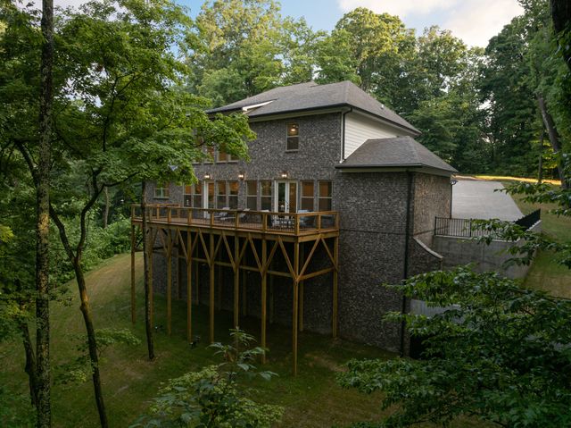 7567 Hallows Dr, Nashville, TN 37221