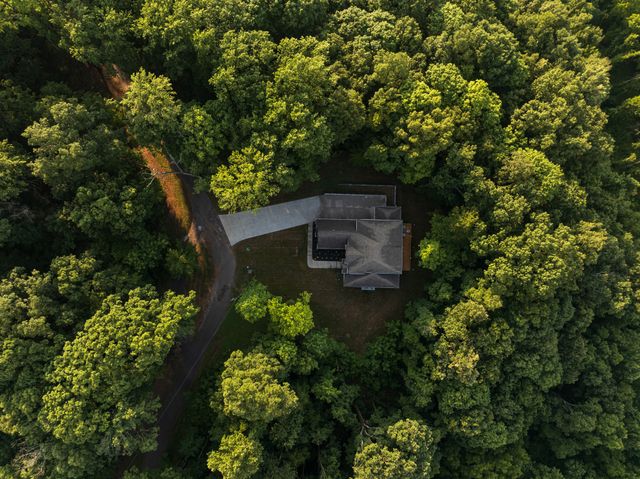 7567 Hallows Dr, Nashville, TN 37221