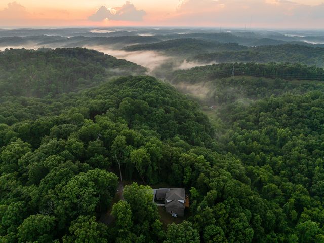 7567 Hallows Dr, Nashville, TN 37221