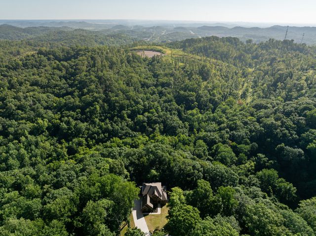 7567 Hallows Dr, Nashville, TN 37221