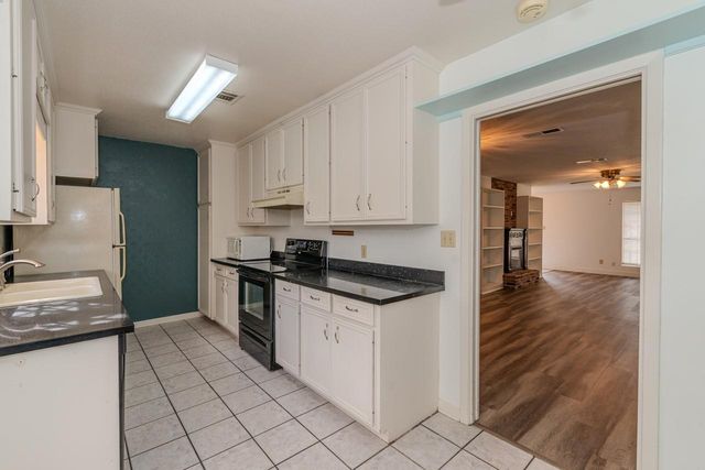 5975 Meadow Way, Beaumont, TX 77707