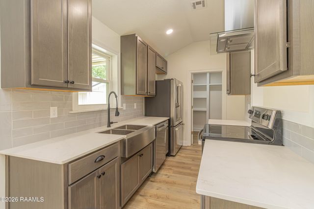 122 Pebble Beach Drive, Youngsville, LA 70592