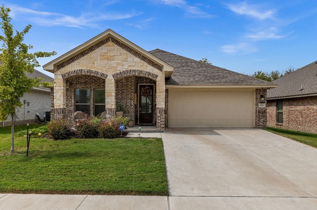 9936 Mescalbean Boulevard, Fort Worth, TX 76036 — exterior