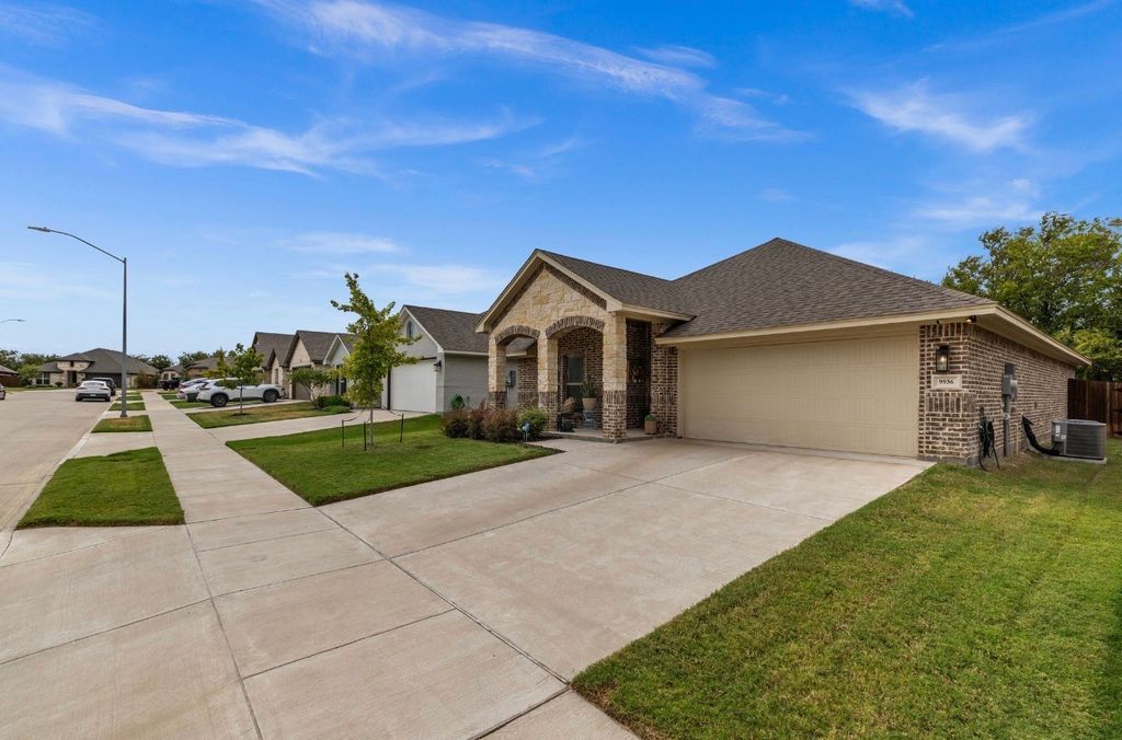 9936 Mescalbean Boulevard, Fort Worth, TX 76036 — photo 2