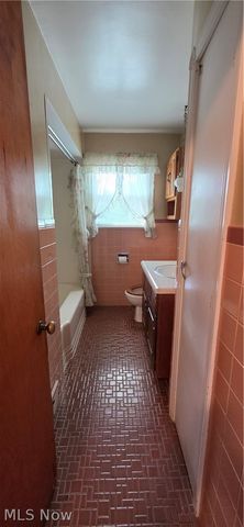 10017 W Ridgewood Drive, Parma Heights, OH 44130